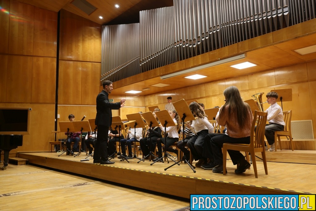 Państwowa Szkoła Muzyczna w Opolu zagrała dla WOŚP. Wyjątkowy koncert uczniów i nauczycieli