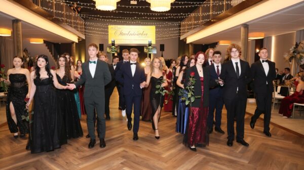 Studniówka ZSTiO im. K. Gzowskiego w Prószkowie. Ten wieczór maturzyści zapamiętają na całe życie