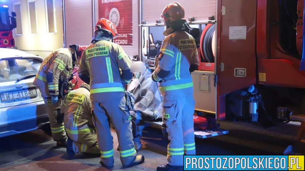 Wyciek gazu w bloku przy ul. Bończyka w Opolu. 80-latka podtruta tlenkiem węgla