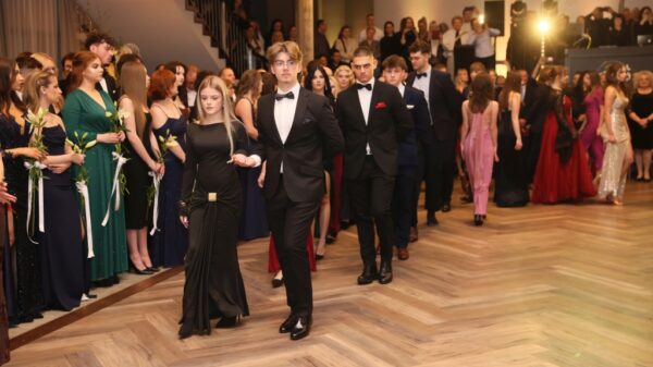 Studniówka LO nr 1 w Opolu. Blisko 380 osób bawiło się w hotelu Arkas w Prószkowie