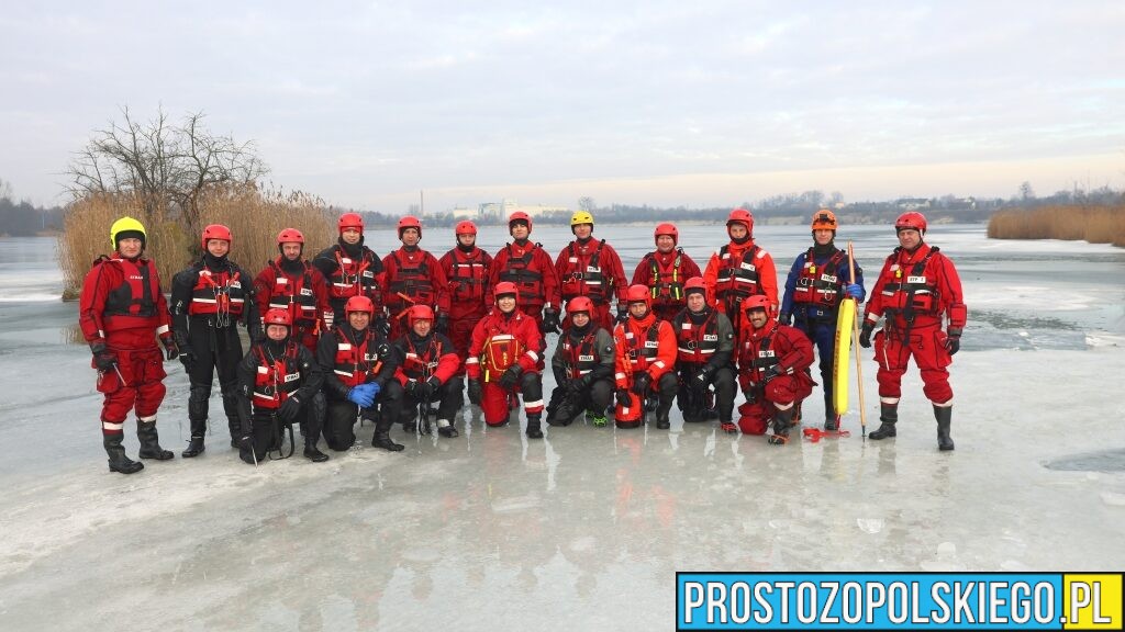 Strażacy szkolili się z ratownictwa lodowego na akwenie Bolko w Opolu