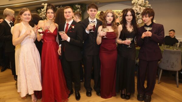 Maturzyści Plastyczniaka świętowali studniówkę 2026 w Chrząszczycach. Zabawa trwała do rana