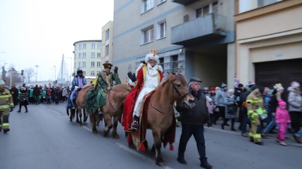 Orszak Trzech Króli przeszedł ulicami Opola. Tłumy mimo mroźnej pogody