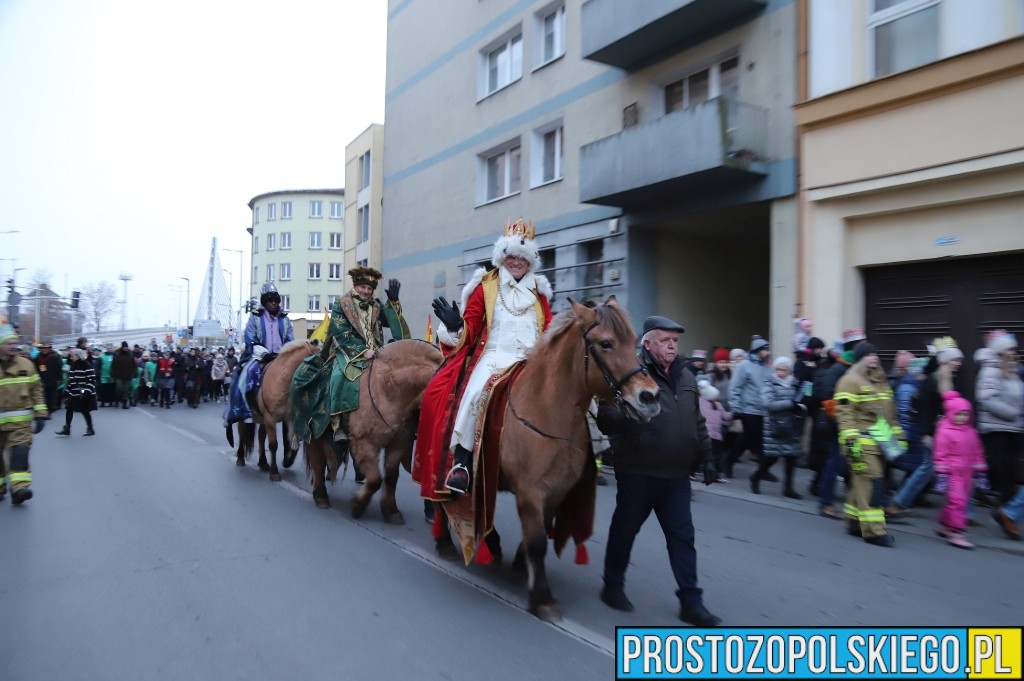 Orszak Trzech Króli przeszedł ulicami Opola. Tłumy mimo mroźnej pogody