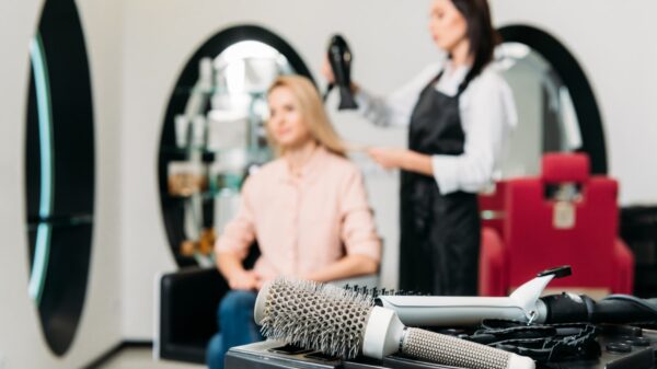 Hurtownia fryzjerska – jak kupować taniej i wygodniej?