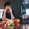 Przekuj swoją pasję do gotowania w sposób na życie. Sprawdź, jak zostać kucharzem!