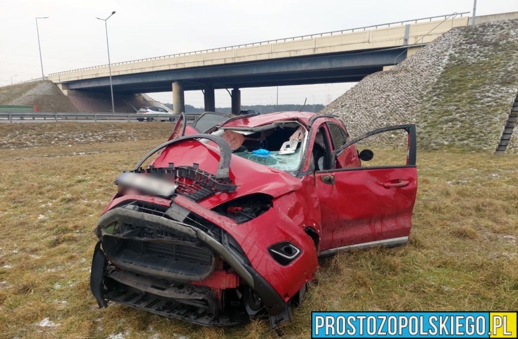 wypadek na A4, wypadek w dąbrówce górnej, wypadek, auto wypado z autostrady,