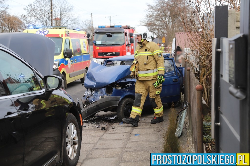 wypadek 126p. wypadek fiacika, fiacik wypadek, 126p wypadek, mały fiat, wypadek, maluch wypadek, wypadek malucha 126p, Opole wypadek fiata 126p,