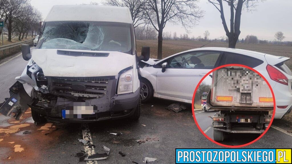 Zderzenie trzech pojazdów w rejonie Frydrychów w powiecie nyskim