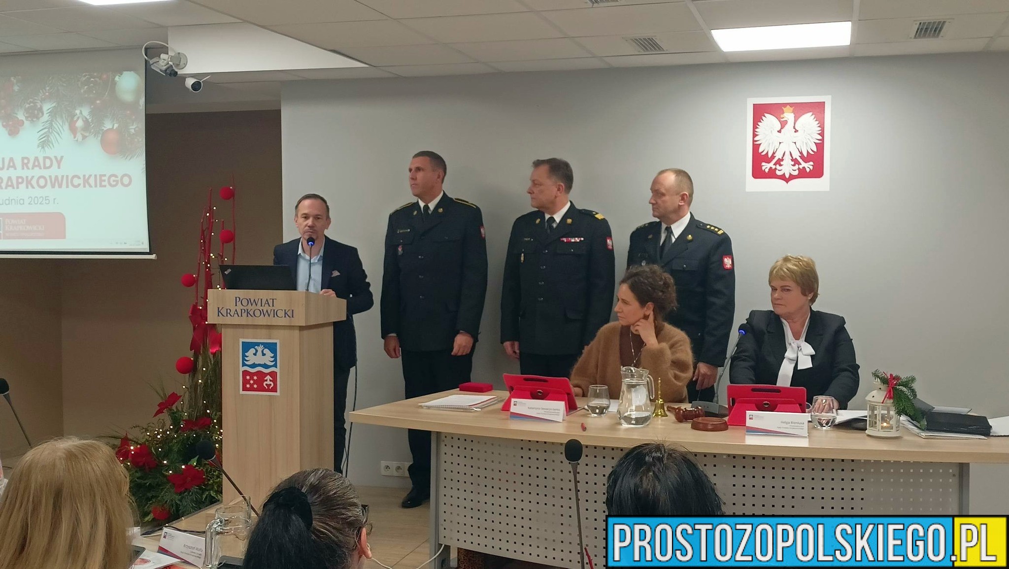 bohater z krapkowic, krapkowice, strażąk utatował kobietę, reanimował na boisku, strażak z KP Krapkowice, KP Krapkowice, reanimował na boisku, komenda w krapkowicach, strażak bohater, rewelacyjny człowiek,