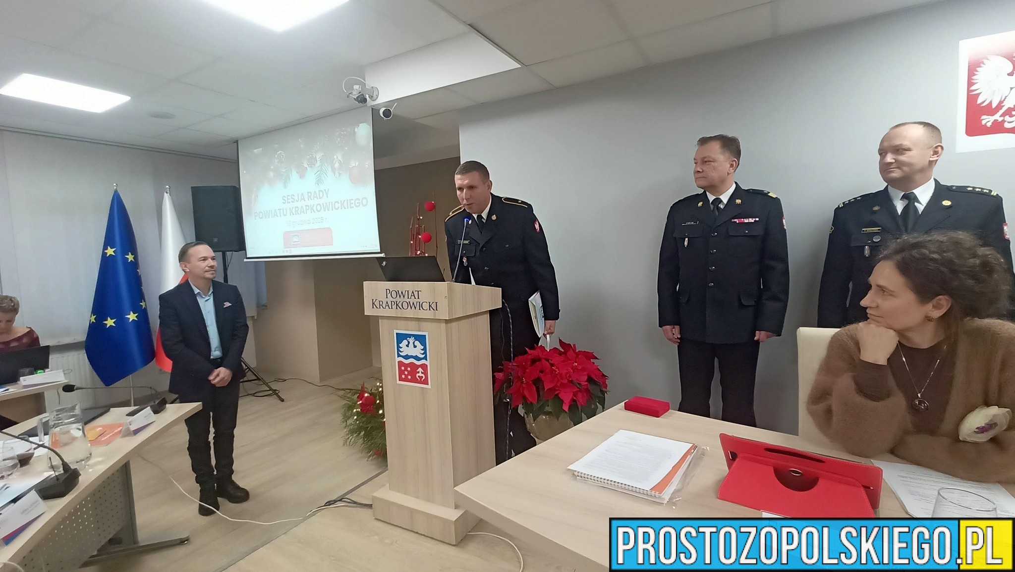 bohater z krapkowic, krapkowice, strażąk utatował kobietę, reanimował na boisku, strażak z KP Krapkowice, KP Krapkowice, reanimował na boisku, komenda w krapkowicach, strażak bohater, rewelacyjny człowiek,