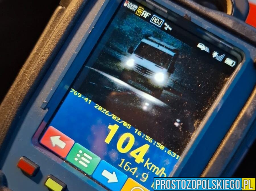 30-letni mieszkaniec powiatu opolskiego pędził przez Leśniczówkę ponad 100 km/h – stracił prawo jazdy