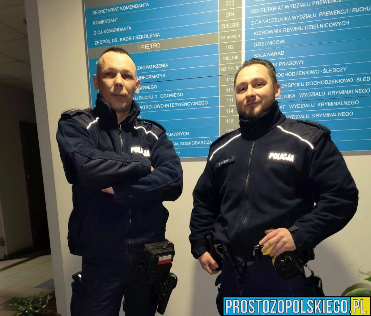 37-latek z niepełnosprawnością utknął w płonącej kamienicy – pomogli policjanci z Prudnika