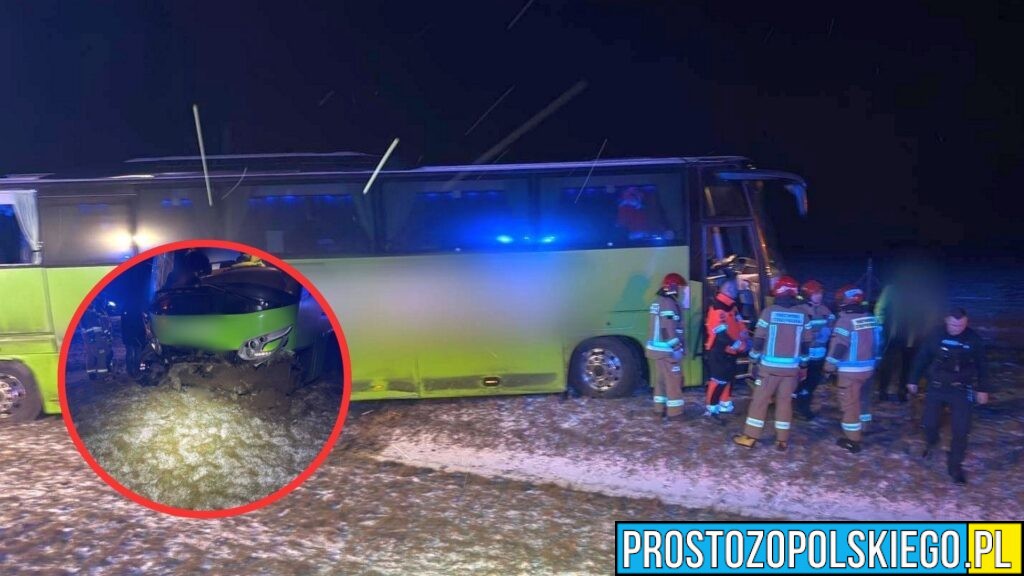 Autokar z 44 pasażerami wypadł z drogi na A4.