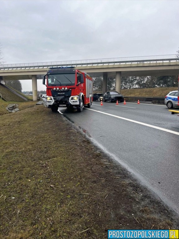 autostrada, A4, dachowanie na autostradzie,, 226 kier katowice autostrada, utrudnienie na autostradzie, wypadki na autostradzie, auto dachowało na autortradzie A4 kier katowice 226 km,
