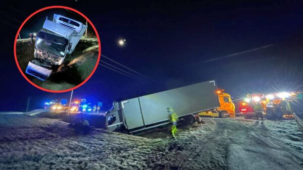 Ciężarówka wpadła do rowu w Igłowicach. Kierowca wyszedł z pojazdu o własnych siłach