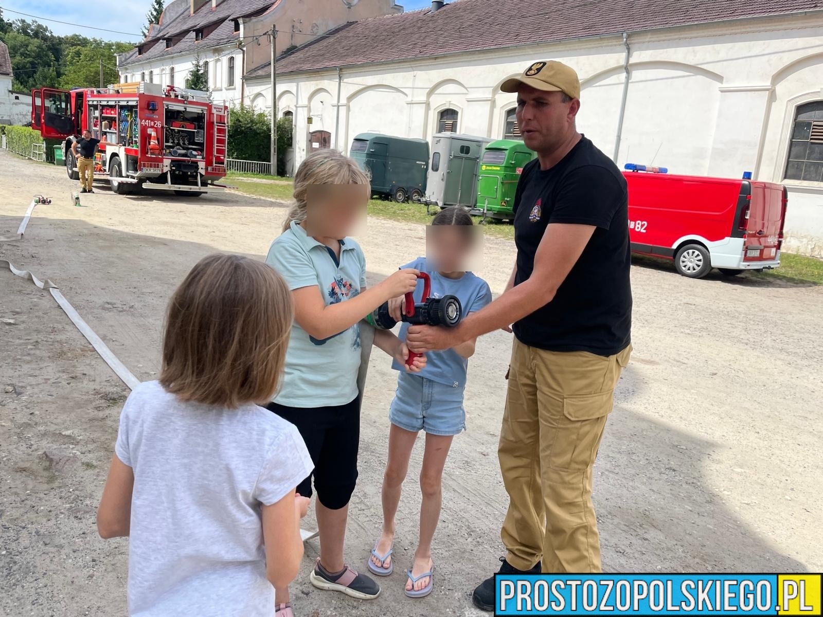 bohater z krapkowic, krapkowice, strażąk utatował kobietę, reanimował na boisku, strażak z KP Krapkowice, KP Krapkowice, reanimował na boisku, komenda w krapkowicach, strażak bohater, rewelacyjny człowiek,