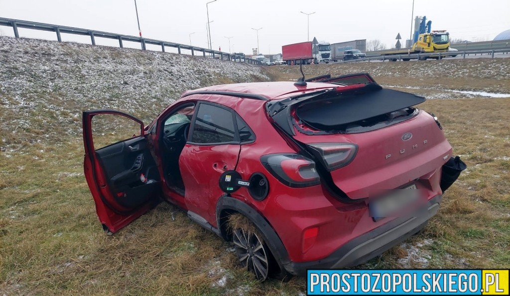 wypadek na A4, wypadek w dąbrówce górnej, wypadek, auto wypado z autostrady,