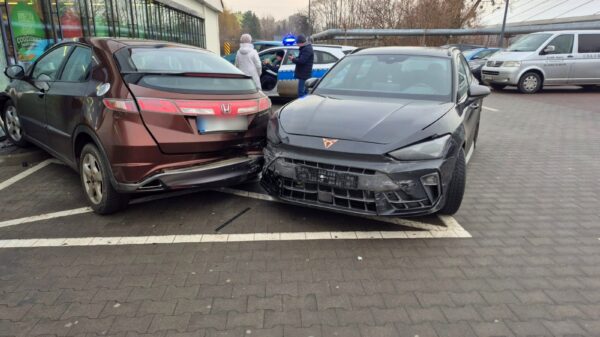 Brzeg: Pijany kierowca uszkodził trzy auta i witrynę sklepu. Miał 3 promile alkoholu