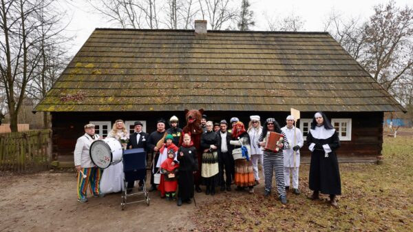 „Zakochany Ber w Muzeum”. Walentynkowe wodzenie niedźwiedzia przyciągnęło tłumy