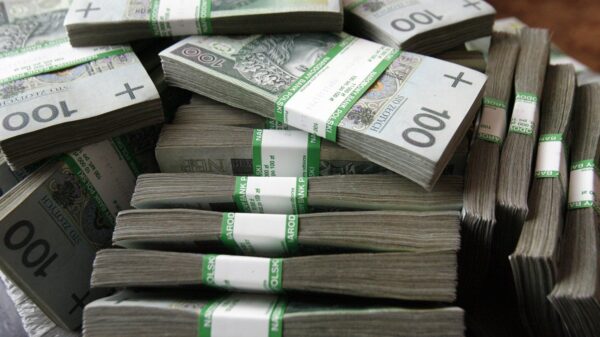 67-latka z powiatu nyskiego straciła 600 tysięcy złotych. Oszuści podszywali się pod doradców inwestycyjnych