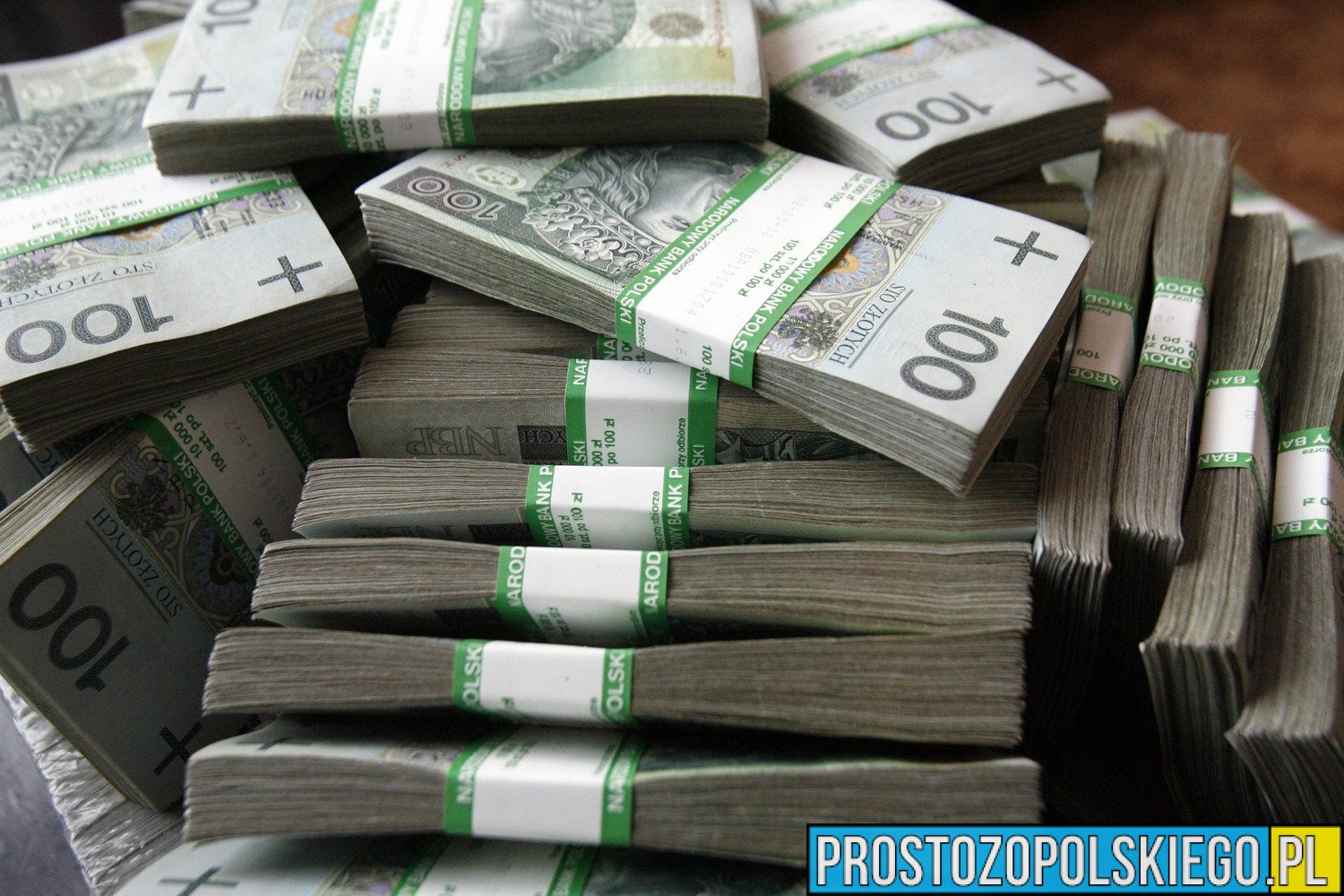 67-latka z powiatu nyskiego straciła 600 tysięcy złotych. Oszuści podszywali się pod doradców inwestycyjnych