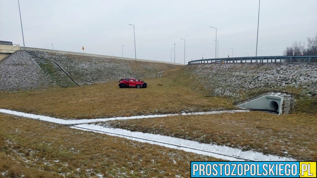 wypadek na A4, wypadek w dąbrówce górnej, wypadek, auto wypado z autostrady,