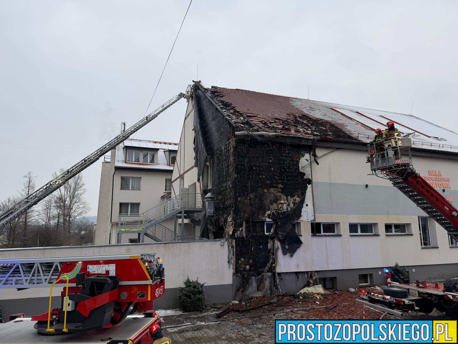 Pożar hotelu w Pokrzywnej. Ewakuowano blisko 90 gości, w tym dzieci