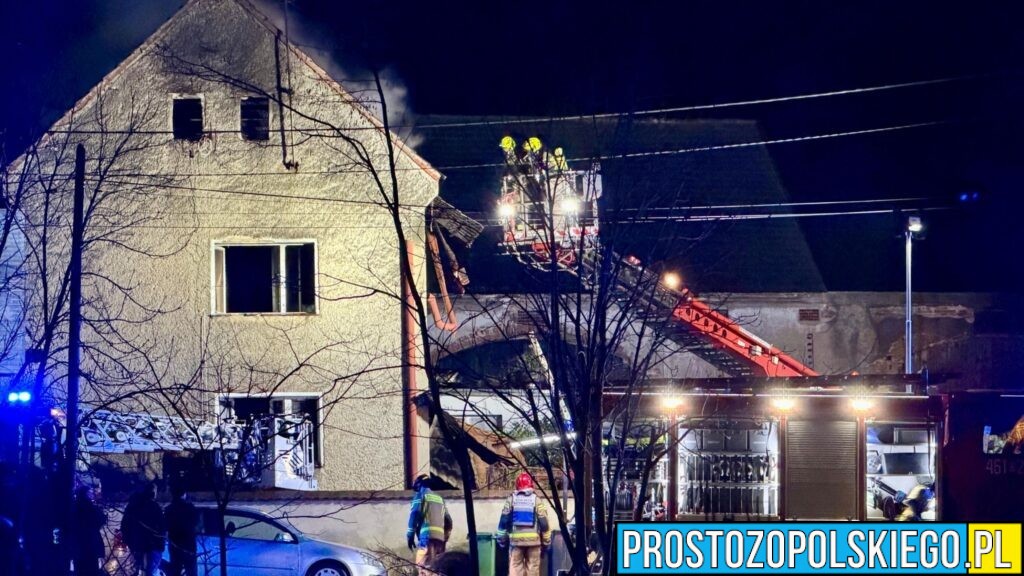 Otmuchów: nocny pożar domu przy ul. Kasztanowej. Jedna osoba zginęła