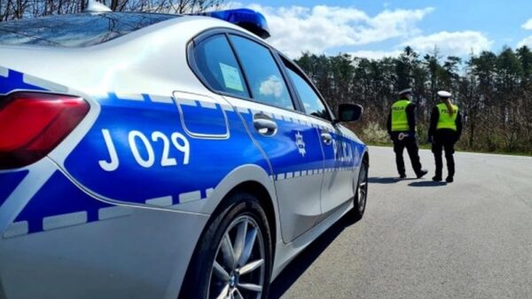 81-latka bez prawa jazdy zatrzymana w Kobylicach. Policję zaniepokoił brak zderzaka