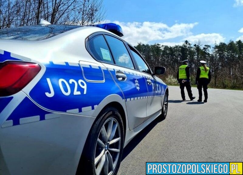 81-latka bez prawa jazdy zatrzymana w Kobylicach. Policję zaniepokoił brak zderzaka