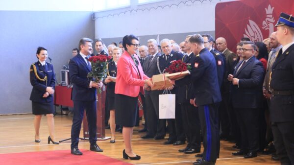 Po 32 latach służby z Państwową Strażą Pożarną pożegnał się nadbrygadier Paweł Kielar. W piątek, 27 lutego, dotychczasowy Opolski Komendant