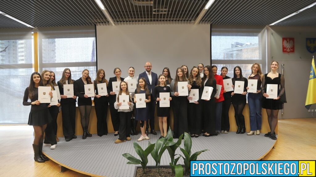 Sportowe talenty wyróżnione w Sali Orła Białego. Medale mistrzostw świata i Europy dla młodych zawodniczek