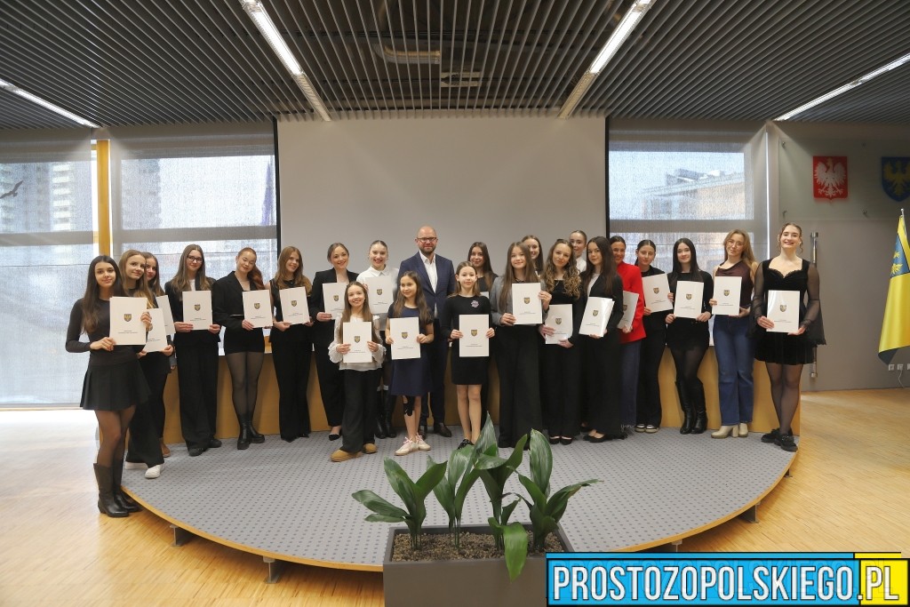 Sportowe talenty wyróżnione w Sali Orła Białego. Medale mistrzostw świata i Europy dla młodych zawodniczek