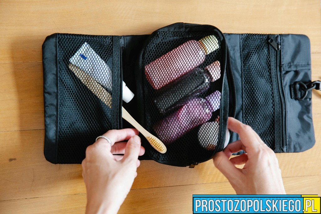 Wieczór przed wyjazdem i pusta kosmetyczka? Jak uzupełnić braki bez biegania po sklepach