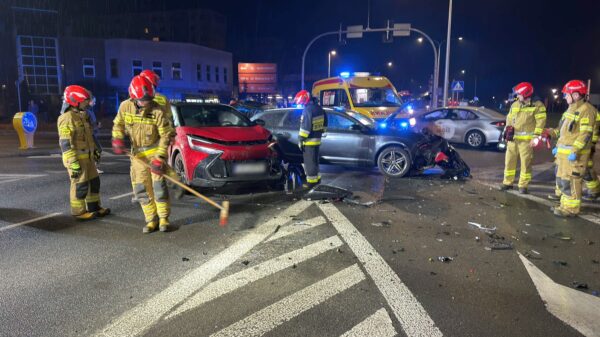 Kolizja w Kędzierzynie-Koźlu. Zderzenie toyoty i audi na skrzyżowaniu Wojska Polskiego i al. Jana Pawła II