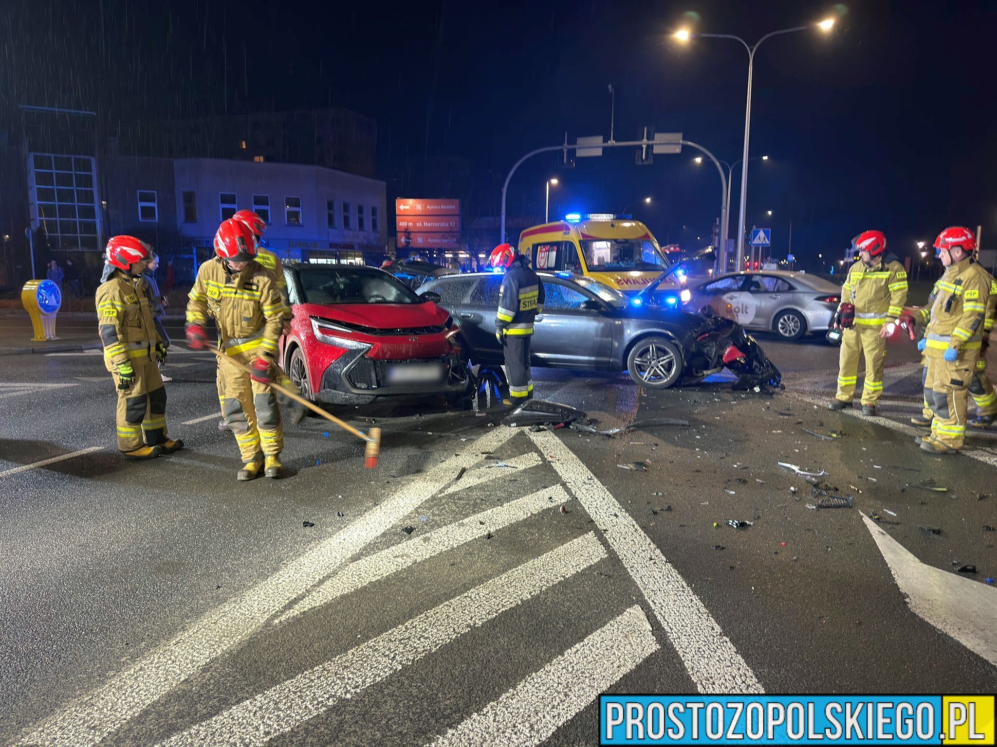 Kolizja w Kędzierzynie-Koźlu. Zderzenie toyoty i audi na skrzyżowaniu Wojska Polskiego i al. Jana Pawła II
