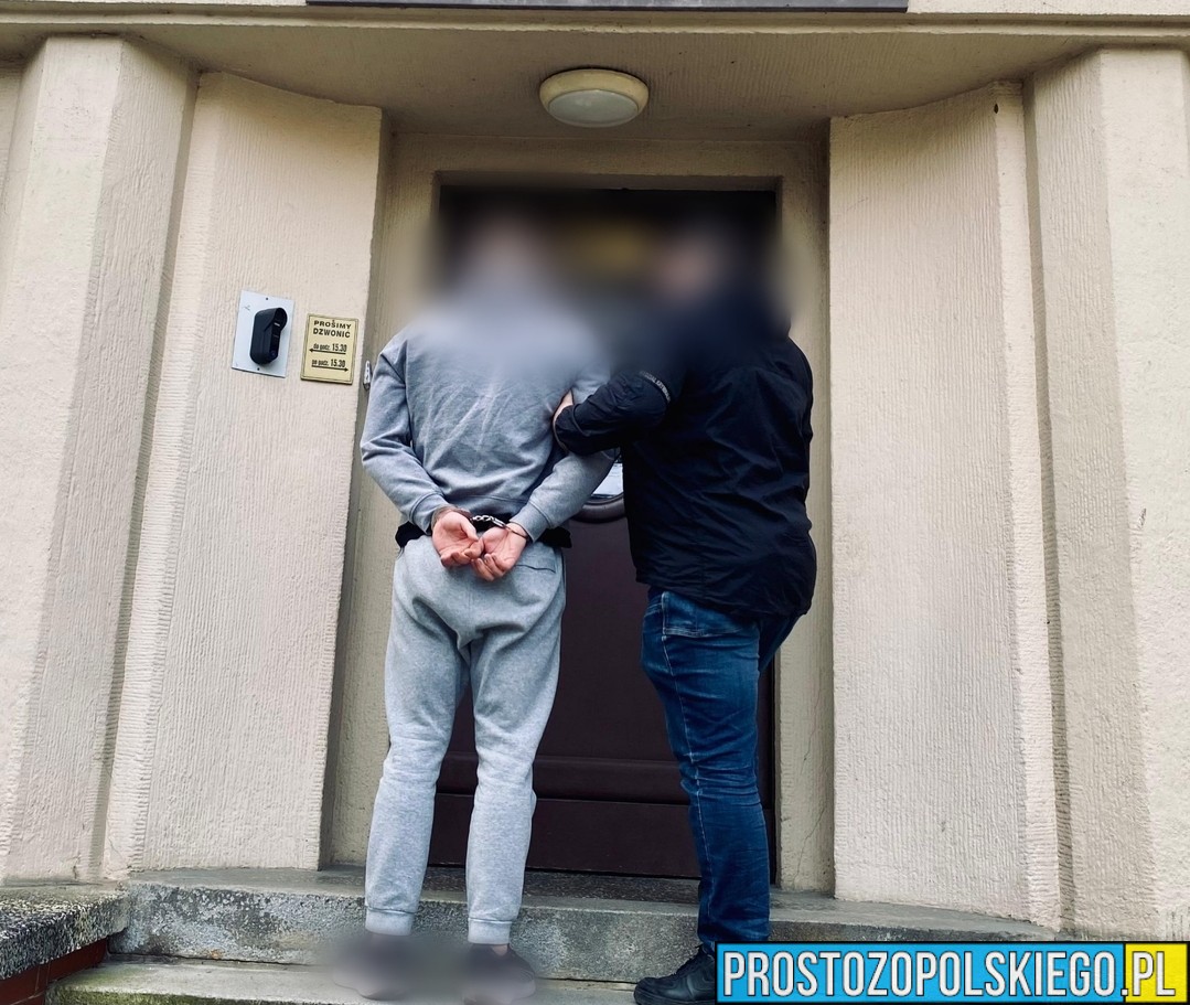 Atak pseudokibiców podczas meczu w Skoroszycach. Policja zatrzymała dwóch mężczyzn