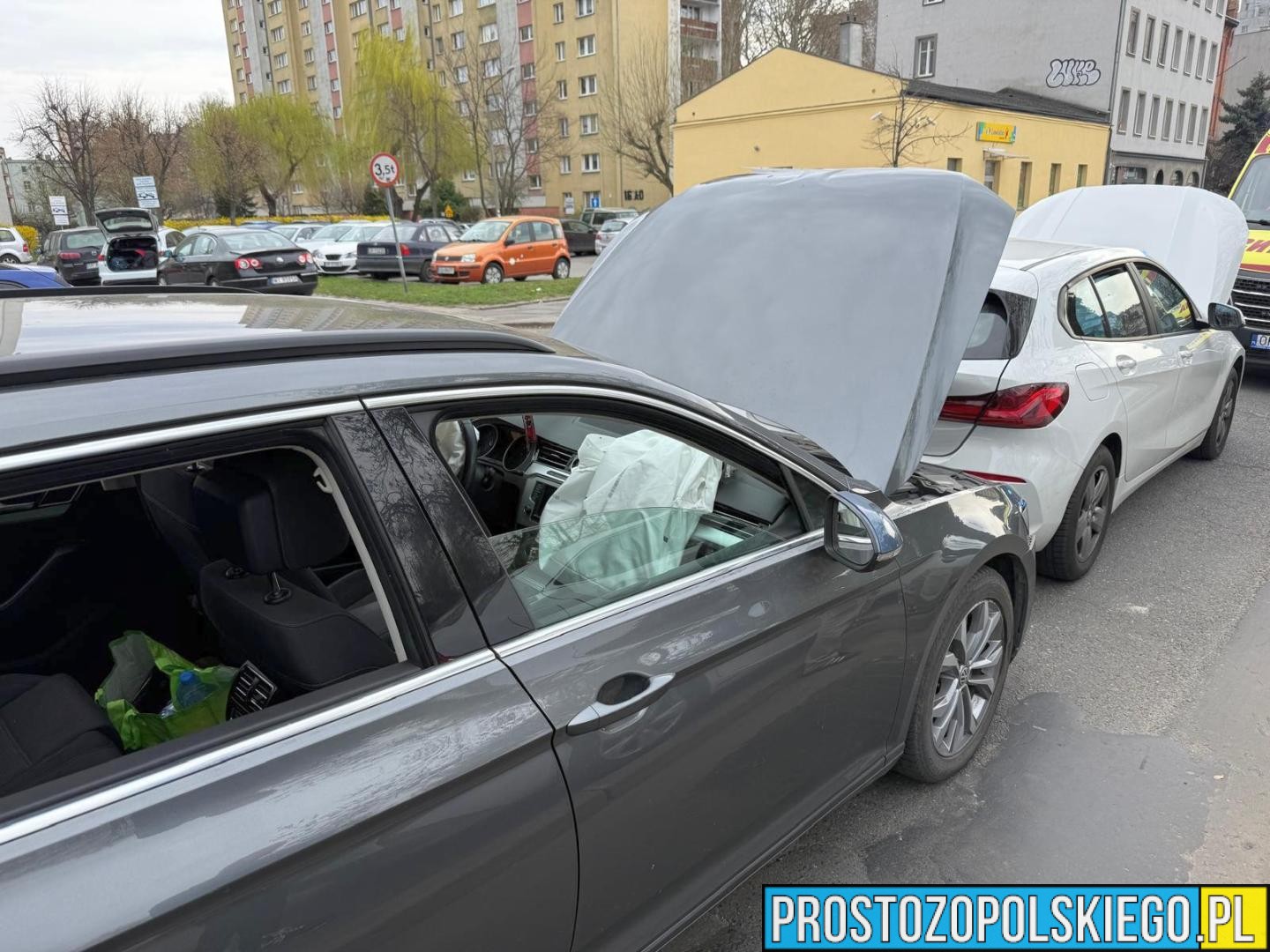 wypadek na&nbsp;wrocławskiej w&nbsp;opolu, wypadek w&nbsp;opolu, wypadek na&nbsp;zaodrzu, zderzenie pojazdów poszkodowana, wypadek w&nbsp;centrum miasta
