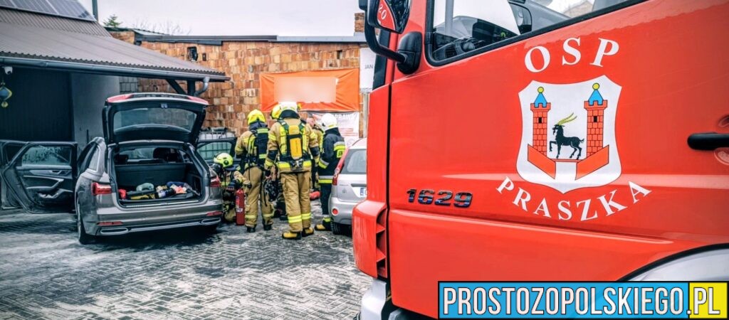 Pożar samochodu w&nbsp;Strojcu. Audi stanęło w&nbsp;ogniu na&nbsp;terenie warsztatu