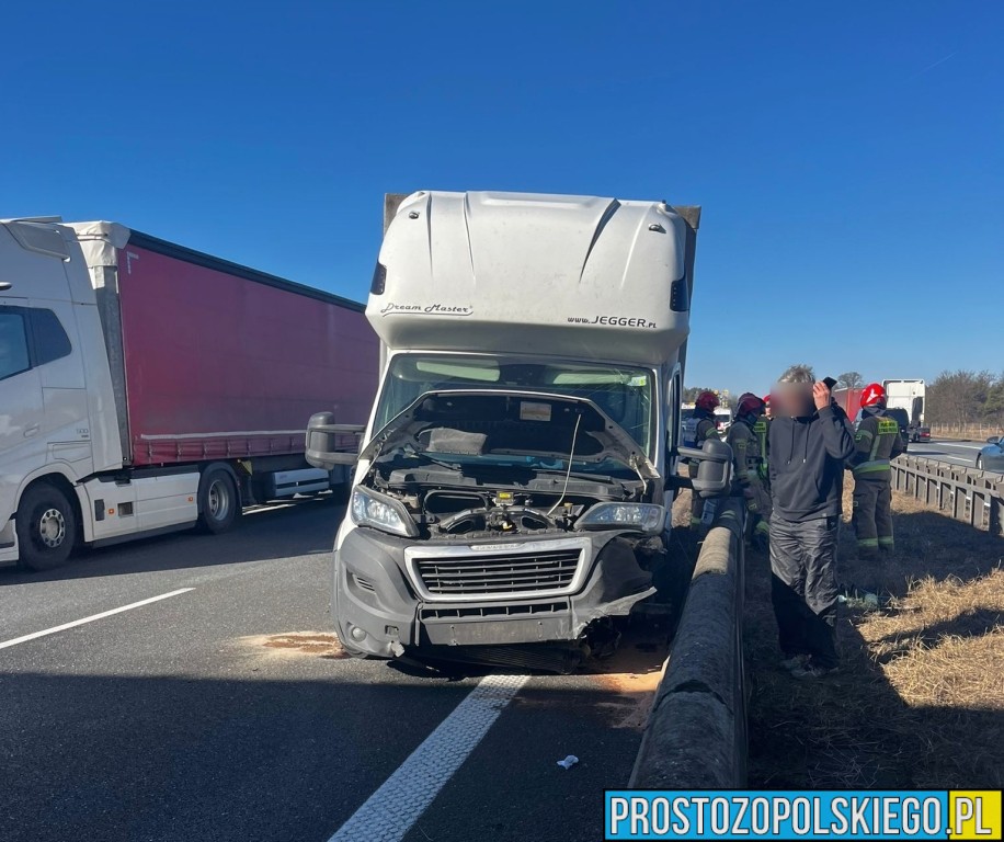 Wypadek na autostradzie A4 w kierunku Katowic. Bus uderzył w bariery energochłonne