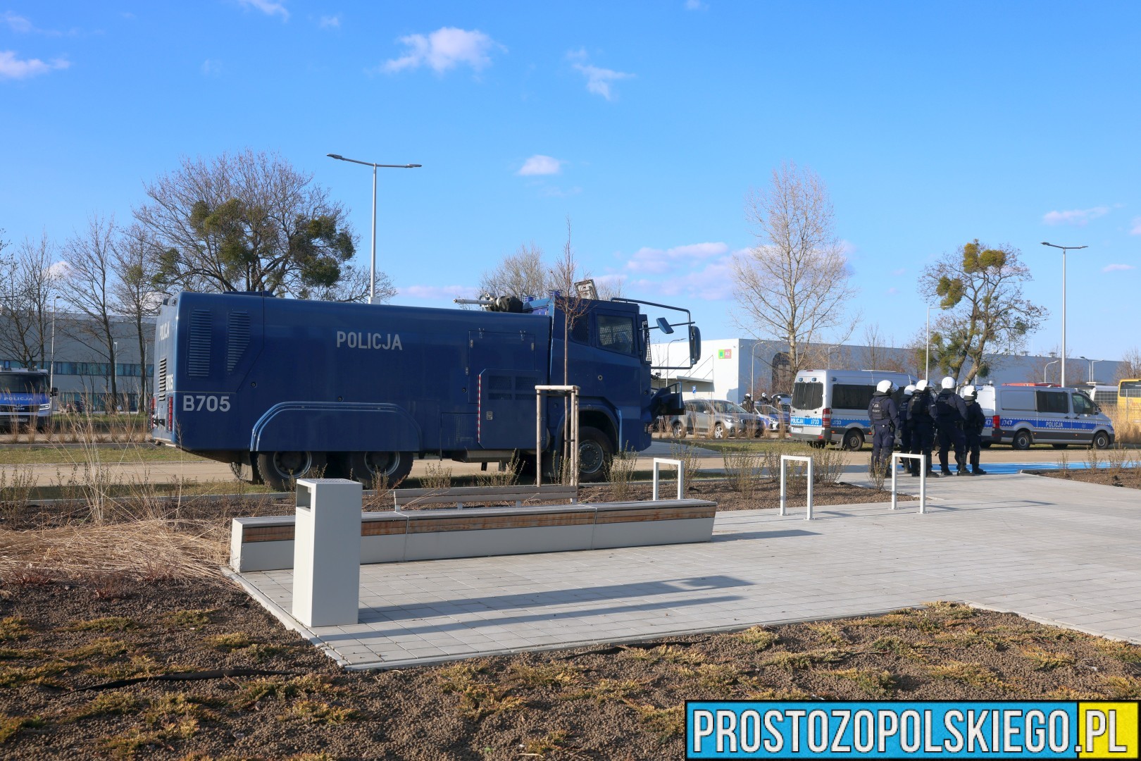 Armatka wodna – kiedy i dlaczego jest używana? Pojawiła się na meczu Odra Opole – Wisła Kraków