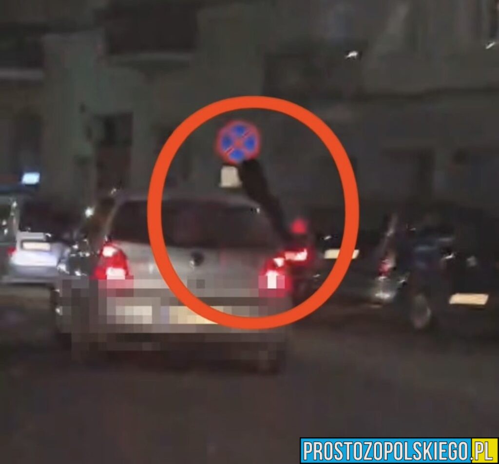 Nysa: jedna kontrola drogowa i&nbsp;aż pięć mandatów. Pasażerka siedziała na&nbsp;drzwiach auta