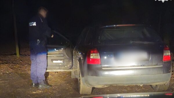 Kolejni nieodpowiedzialni kierowcy zatrzymani. Jeden z zakazem sądowym, drugi bez uprawnień