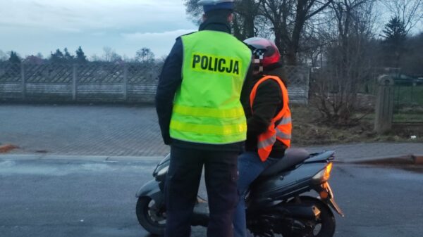 25-latek jechał motorowerem bez prawa jazdy. Myślał, że wystarczy być pełnoletnim