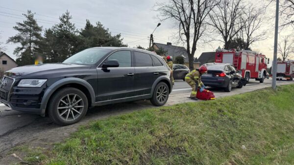 Wypadek na ul. Strzeleckiej w Opolu. Zderzenie BMW i Audi, wśród uczestników dzieci