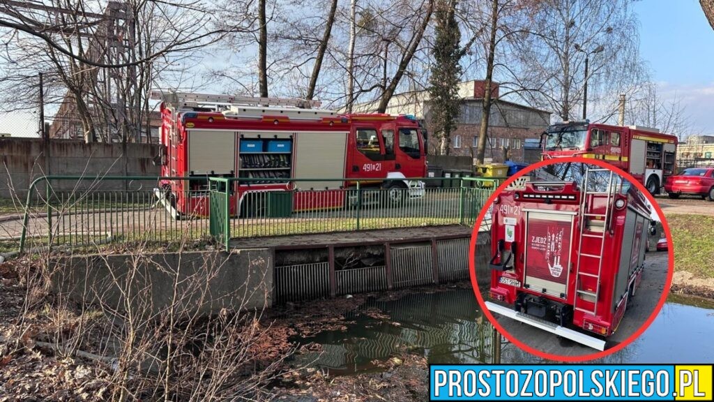 Zapadł się przepust pod wozem straży pożarnej. Nietypowe zdarzenie w Zawadzkiem