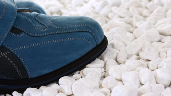 Buty barefoot – na czym polega ich fenomen i kto powinien je nosić?