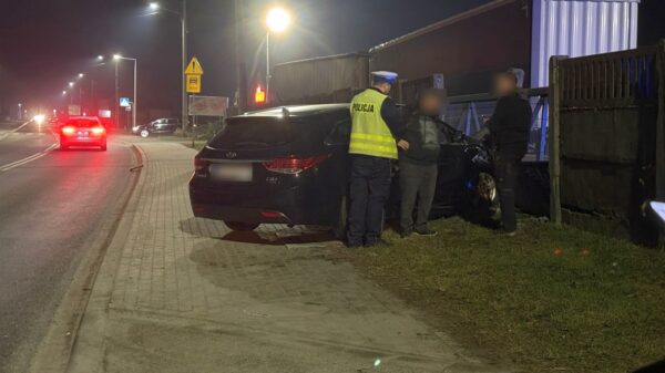 Pościg w Większycach. Uciekający kierowca staranował radiowóz i uderzył w inne auto. Okazało się...