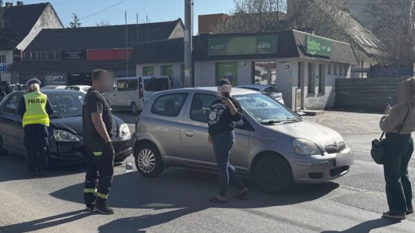 Wypadek na ul. Wróblewskiego w Opolu. Jedna osoba trafiła do szpitala.(WIDEO)
